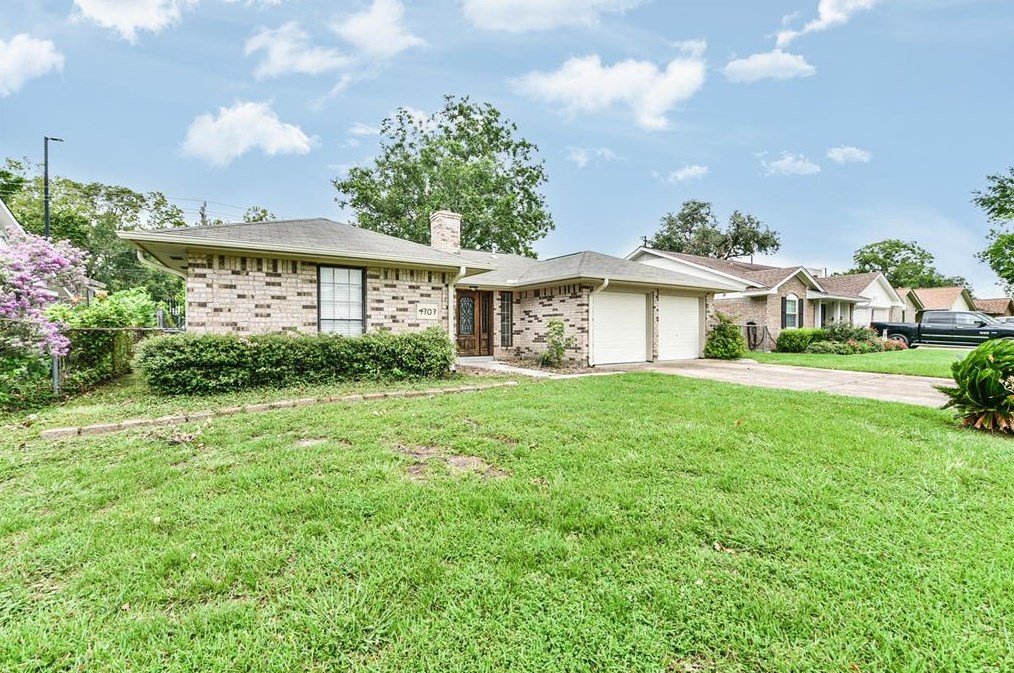 4707 Northrup Dr, Houston TX  77092-4114 exterior