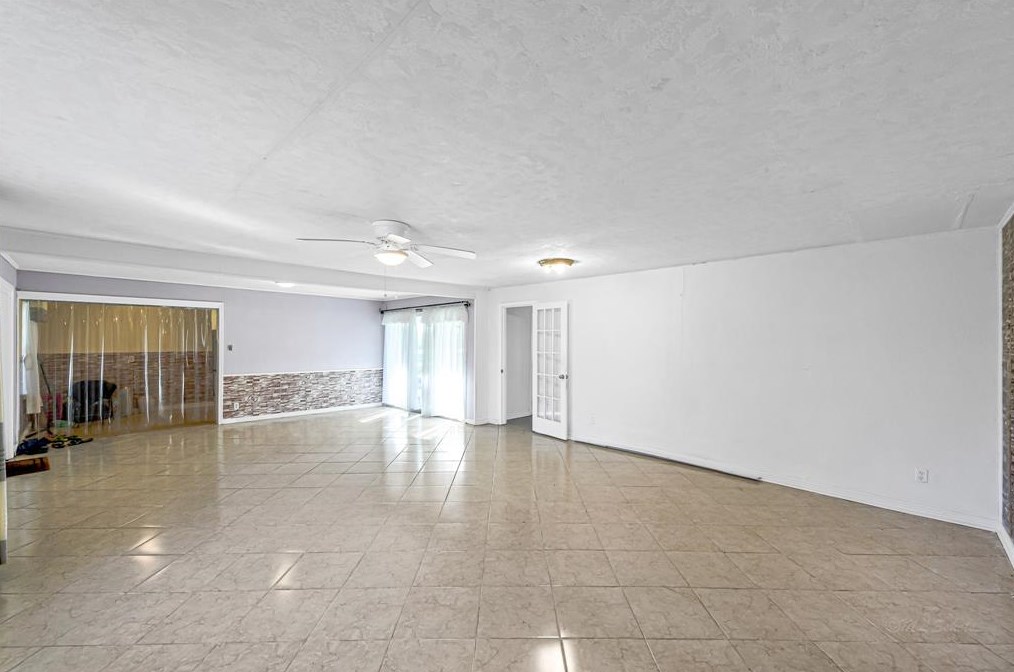 3818 Almeda Genoa Rd, Houston TX  77047-3835 exterior