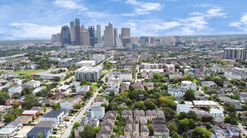 584 Bomar St, Houston TX  77006-1407 exterior