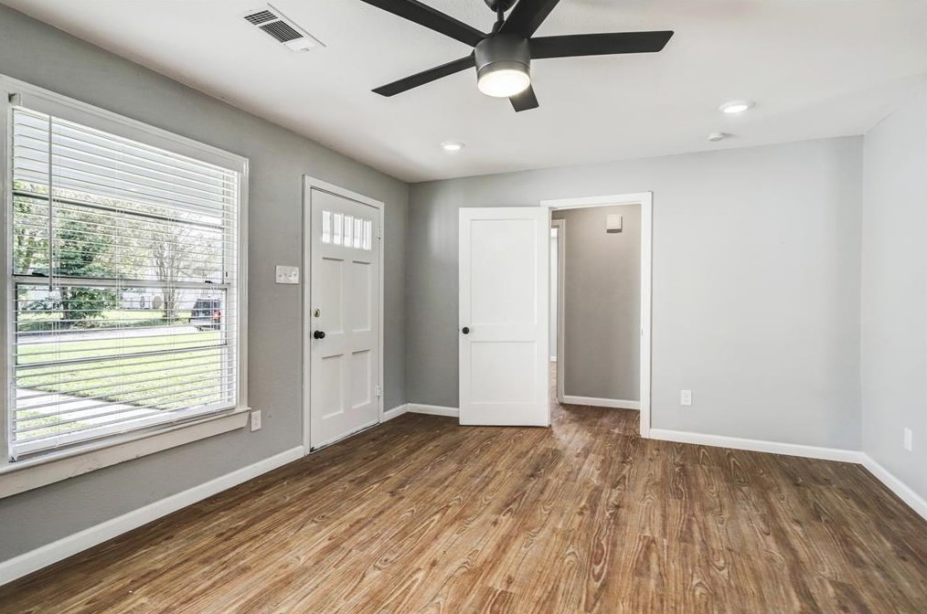 2003 Amelia St, Baytown TX  77520-6842 exterior