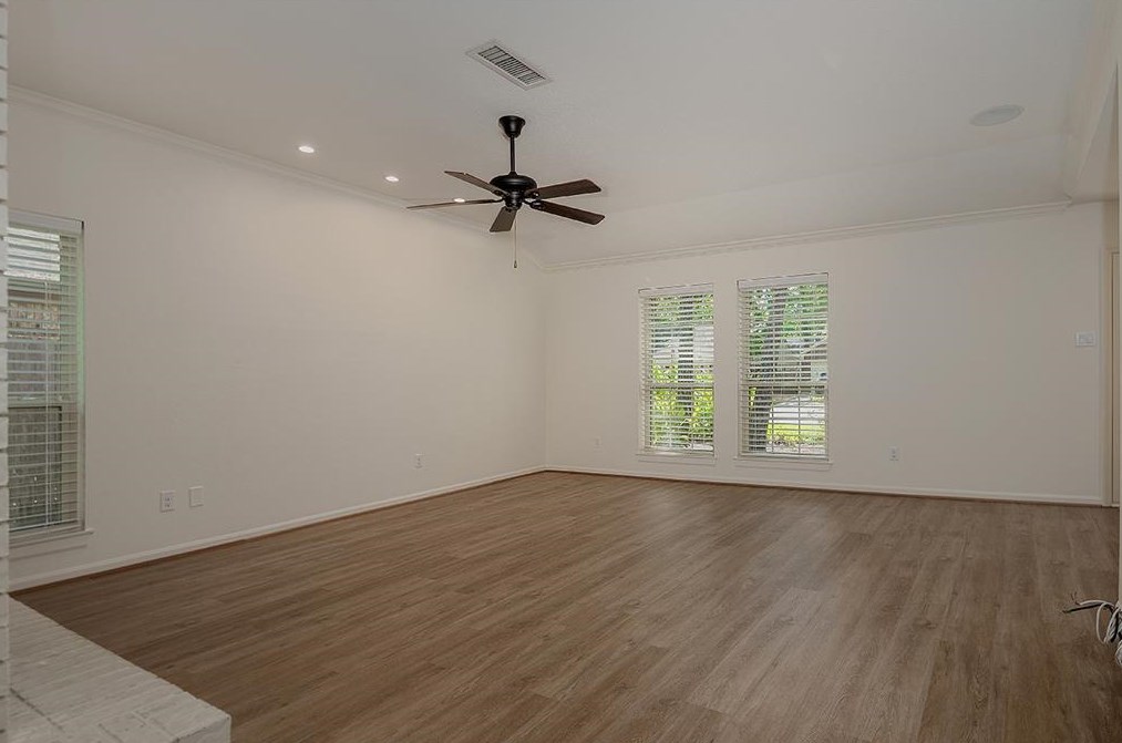 7 Village Knoll Pl, Spring TX  77381-4419 exterior