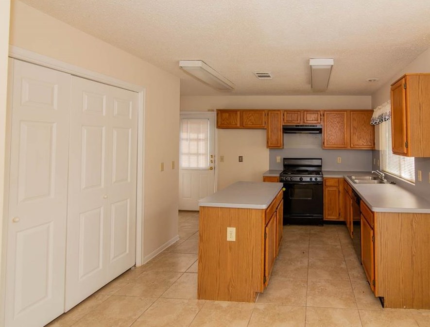 9219 Southleigh Dr, Spring TX  77379-8628 exterior
