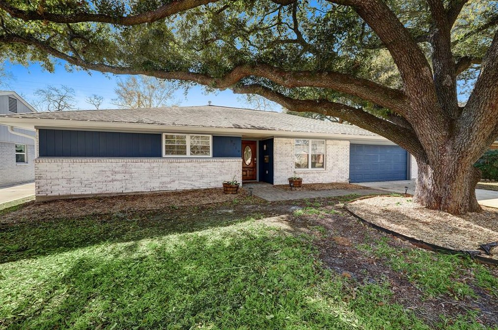 5719 Cerritos Dr, Houston TX  77035-2513 exterior