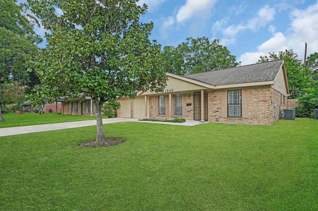 11606 Neff St, Houston TX  77072-2424 exterior