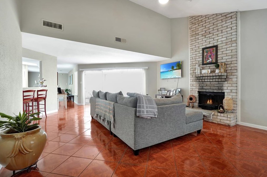 6402 Grandvale Dr, Houston TX  77072-1516 exterior