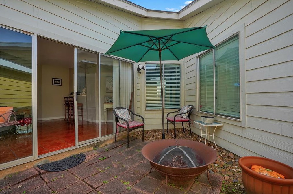 6402 Grandvale Dr, Houston TX  77072-1516 exterior