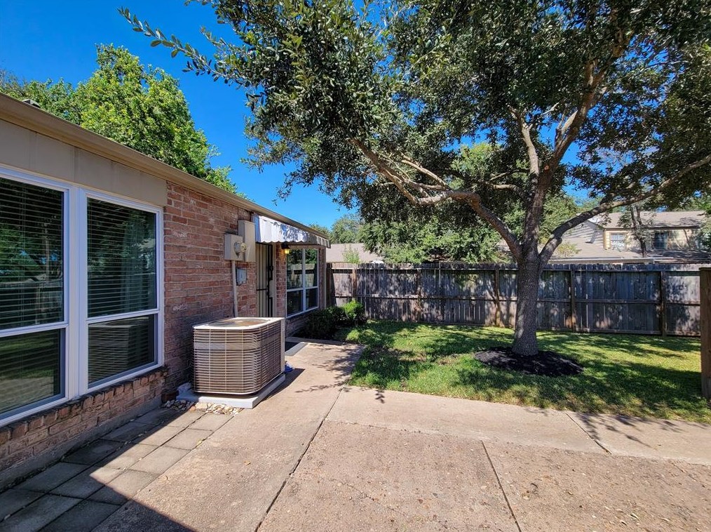 11813 Southlake Dr, Houston TX  77077-6762 exterior