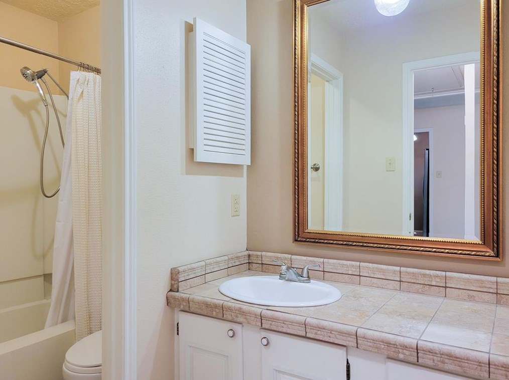 11813 Southlake Dr, Houston TX  77077-6762 exterior
