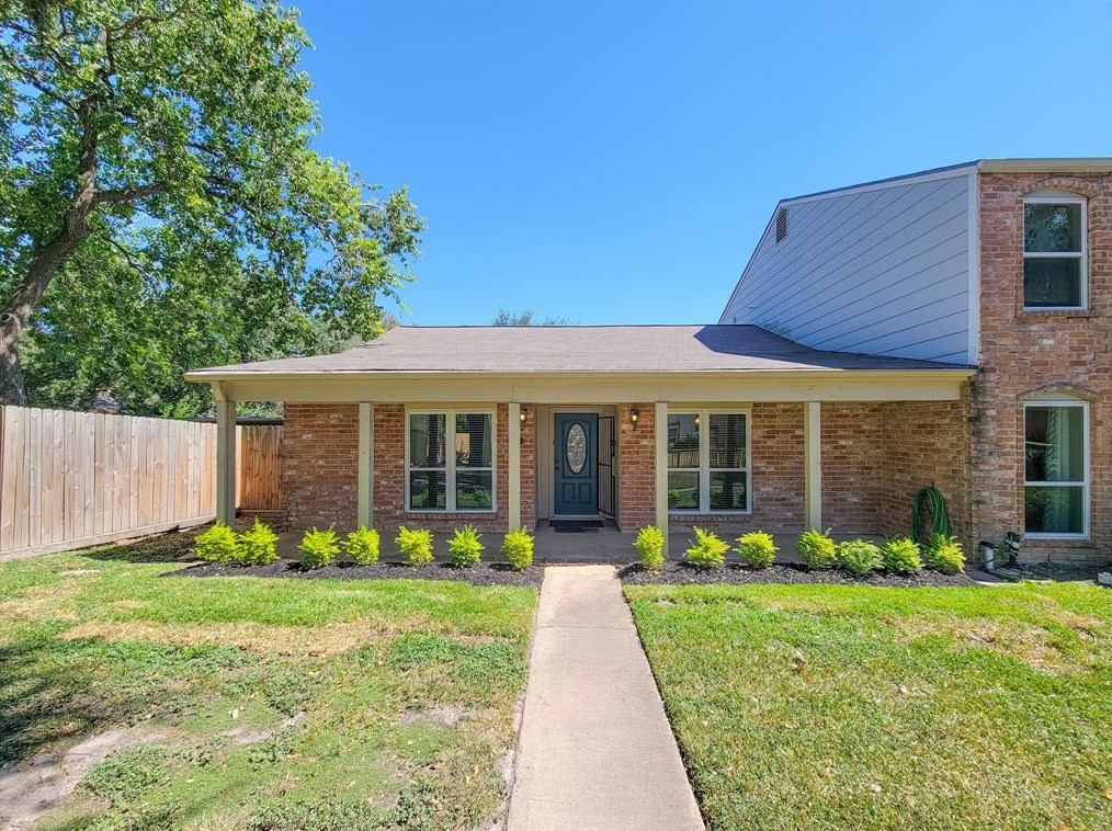 11813 Southlake Dr, Houston TX  77077-6762 exterior