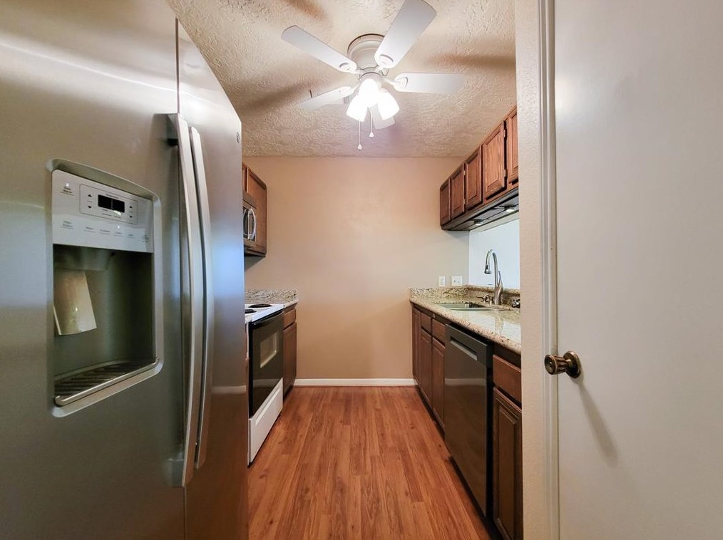 11813 Southlake Dr, Houston TX  77077-6762 exterior