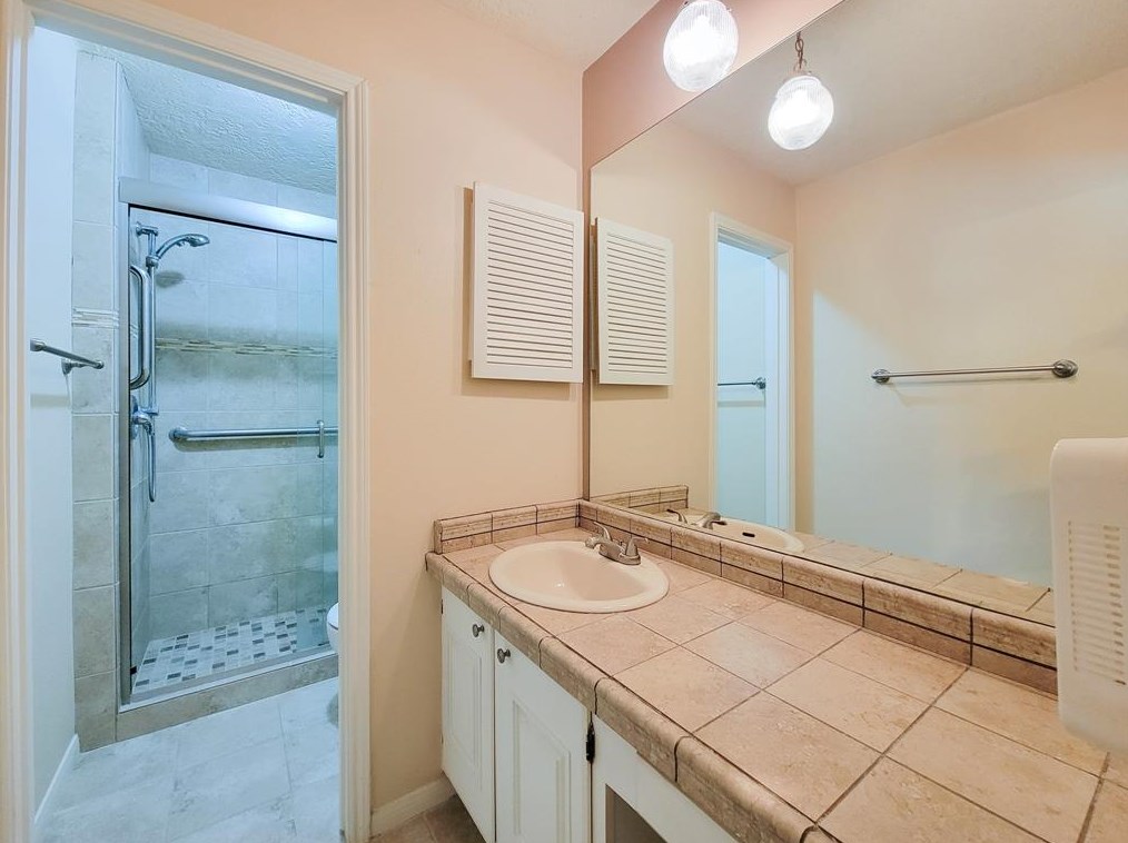 11813 Southlake Dr, Houston TX  77077-6762 exterior