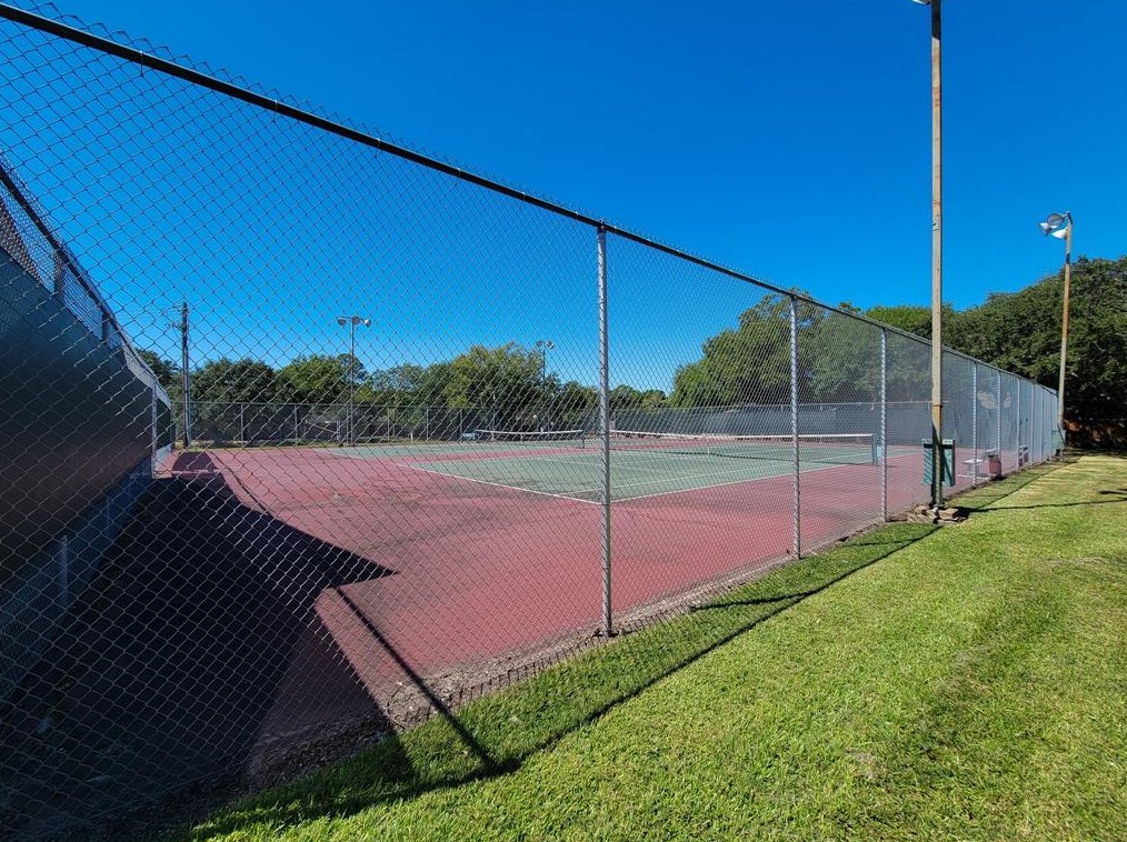 11813 Southlake Dr, Houston TX  77077-6762 exterior