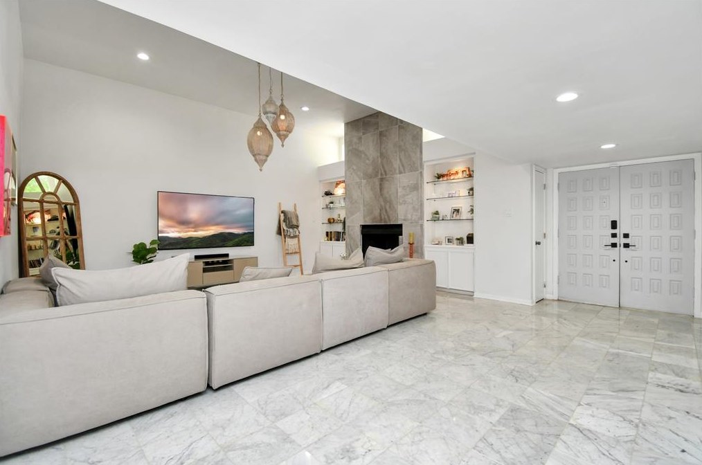 5537 Shadow Crest St, Houston TX  77096-3007 exterior
