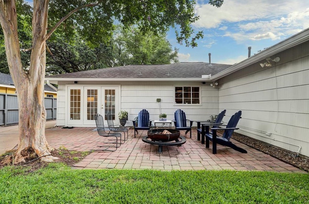4107 Markham St, Houston TX  77027-6322 exterior