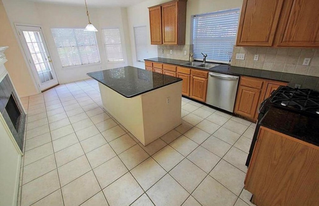 946 Legend Spring Dr, Katy TX  77494-3505 exterior