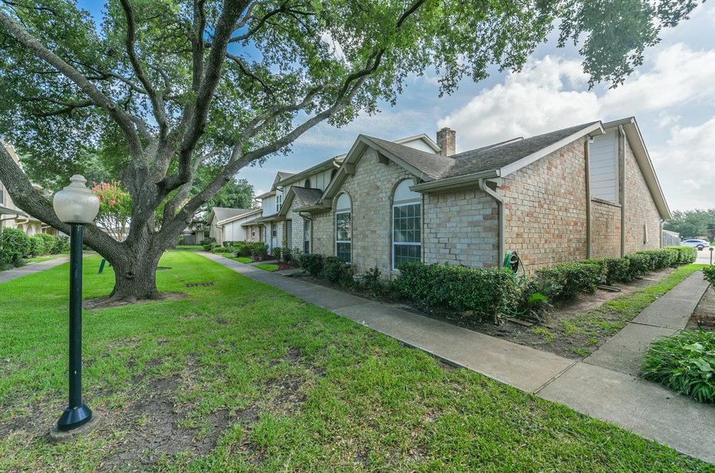 44 Brighton Ct, Missouri City TX  77459-1912 exterior