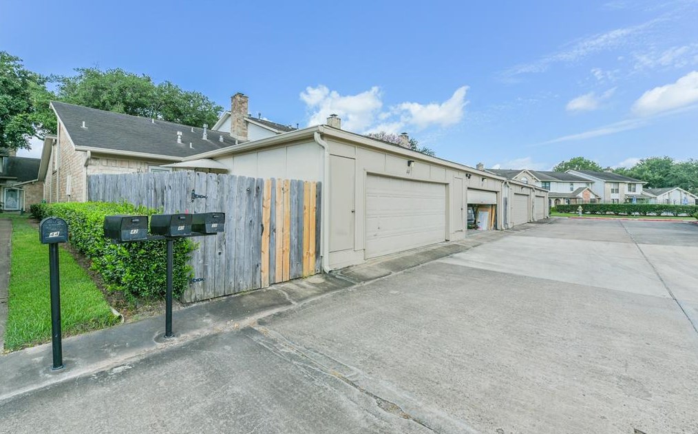 44 Brighton Ct, Missouri City TX  77459-1912 exterior