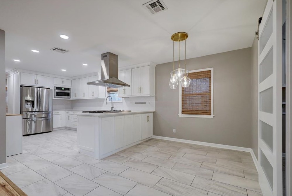 978 Chamboard Ln, Houston TX  77018-3200 exterior