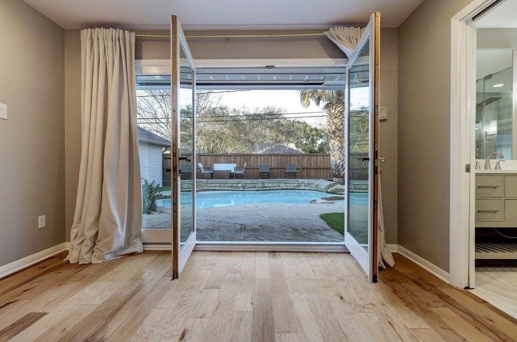 978 Chamboard Ln, Houston TX  77018-3200 exterior