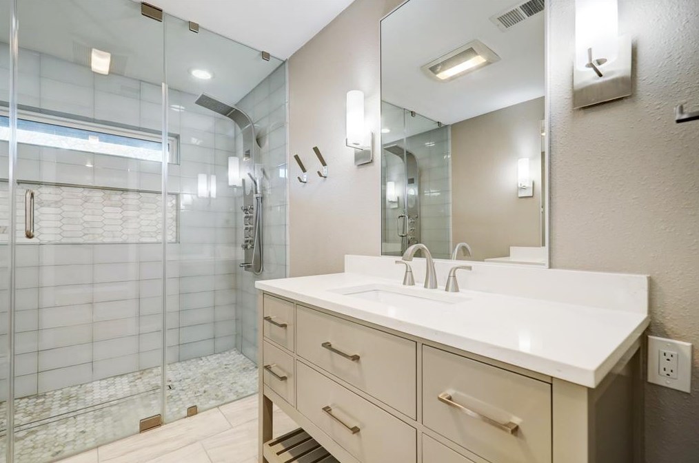 978 Chamboard Ln, Houston TX  77018-3200 exterior