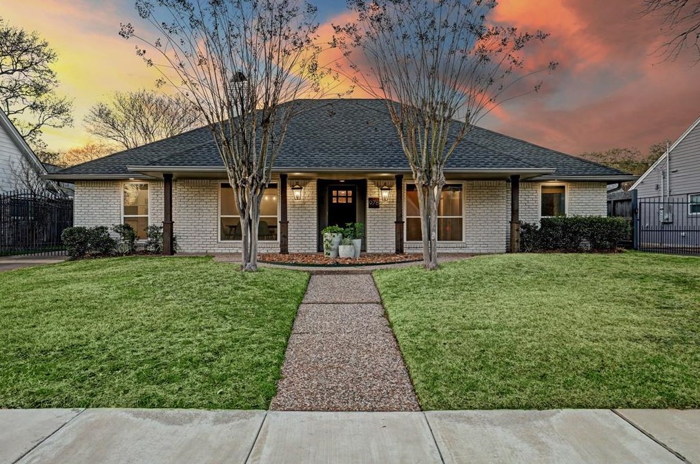 978 Chamboard Ln, Houston TX  77018-3200 exterior