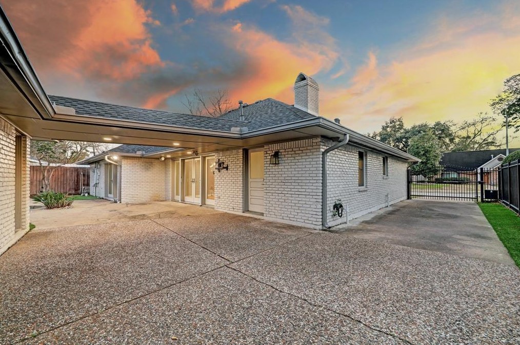 978 Chamboard Ln, Houston TX  77018-3200 exterior