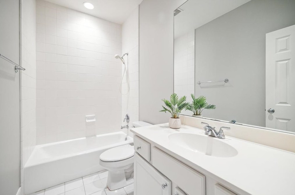 4033 Coleridge St, Houston TX  77005-2725 exterior