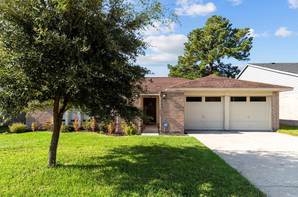 4907 Larksong Ln, Spring TX 77388-3836 exterior