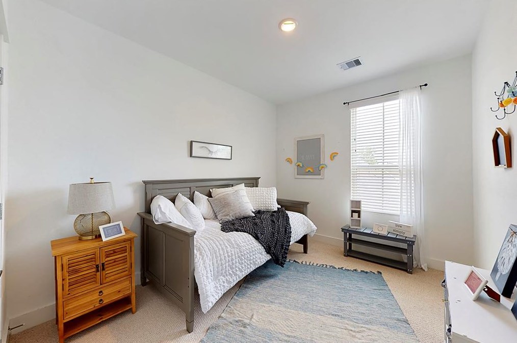 3072 Jensen Dr, Houston TX  77026-5513 exterior