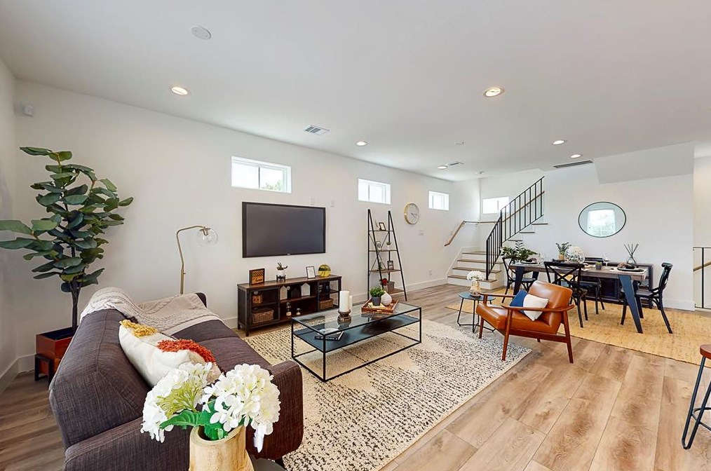 3072 Jensen Dr, Houston TX  77026-5513 exterior