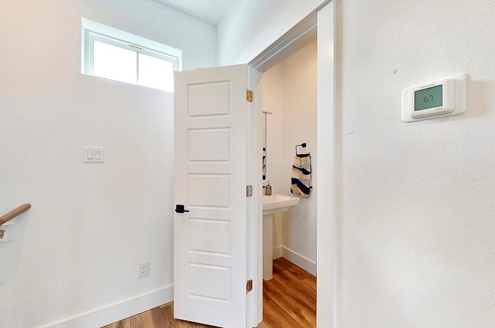 3072 Jensen Dr, Houston TX  77026-5513 exterior