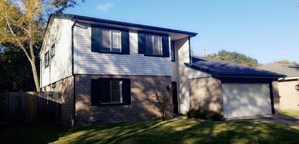 2318 Aprilmont Dr, Sugar Land TX  77498-1904 exterior