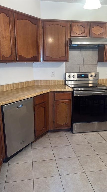 16318 Dew Drop Ln, Houston TX  77095-1508 exterior