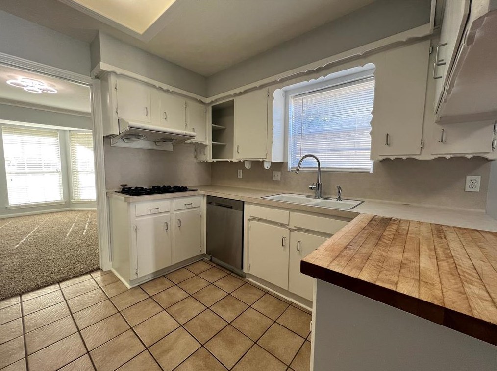 9206 Sharpview Dr, Houston TX  77036-5220 exterior
