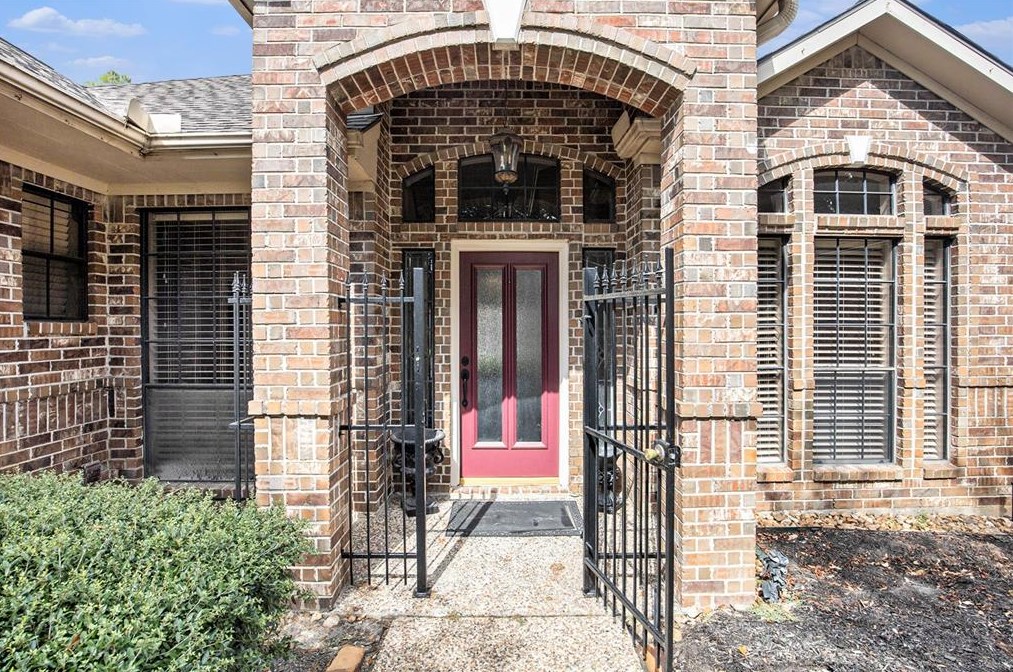 6622 Prairie Dunes Dr, Houston TX  77069-1744 exterior