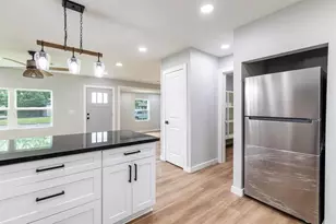 9529 Fairland Dr, Houston, TX 77051 - Photo 5