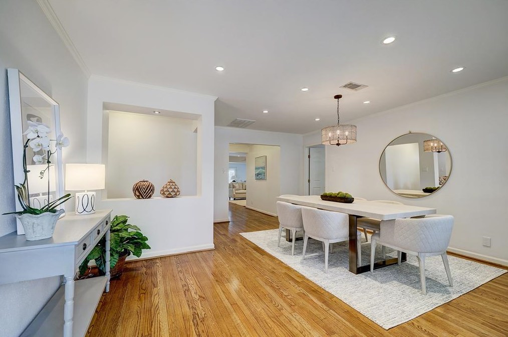 1811 Hewitt Dr, Houston TX  77018-4024 exterior