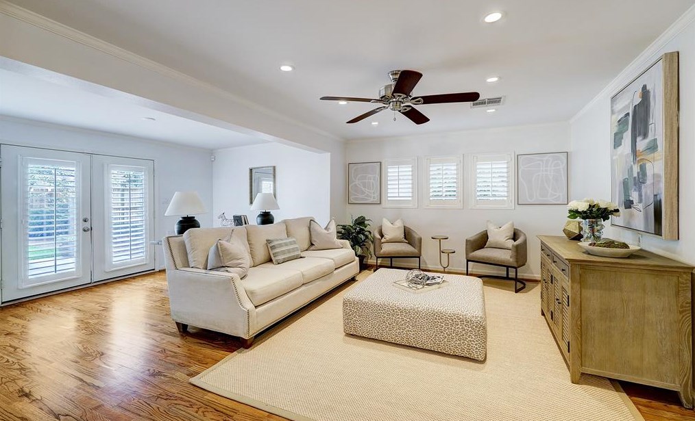 1811 Hewitt Dr, Houston TX  77092-5120 exterior