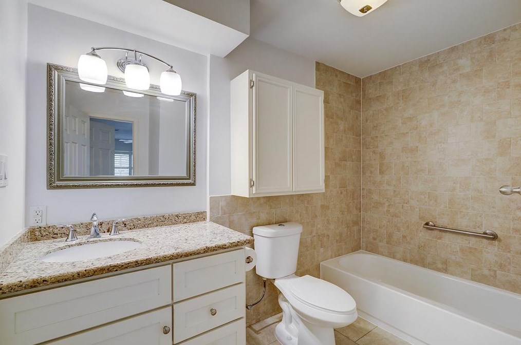 1811 Hewitt Dr, Houston TX  77092-5120 exterior