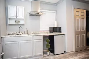 1015 11th St, Galveston, TX 77550 - Photo 3