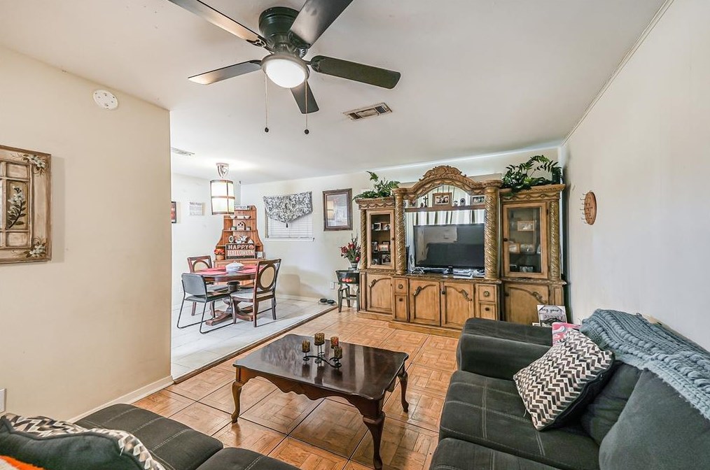 4911 Charriton Dr, Houston TX  77039-4806 exterior