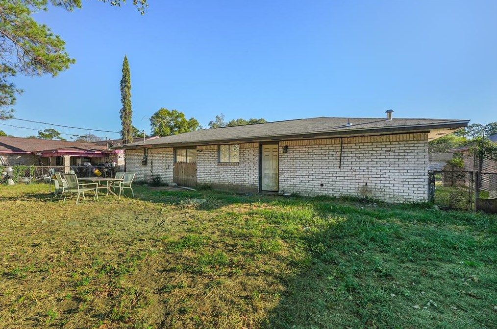 4911 Charriton Dr, Houston TX  77039-4806 exterior