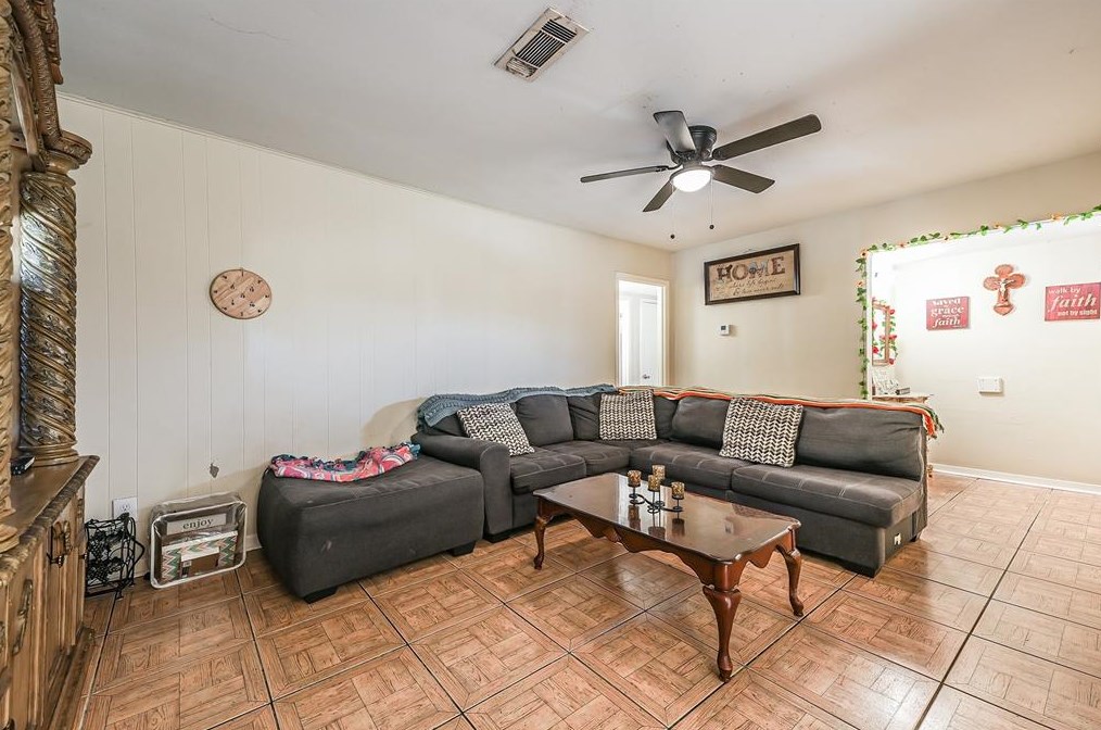 4911 Charriton Dr, Houston TX  77039-4806 exterior