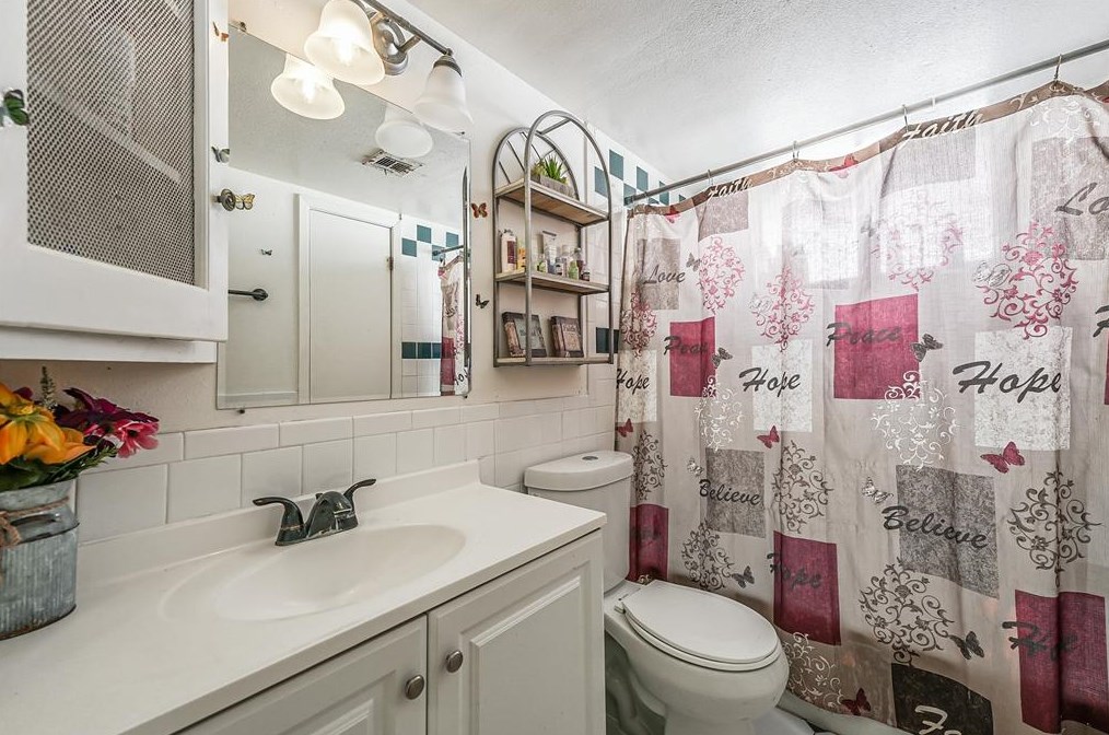 4911 Charriton Dr, Houston TX  77039-4806 exterior