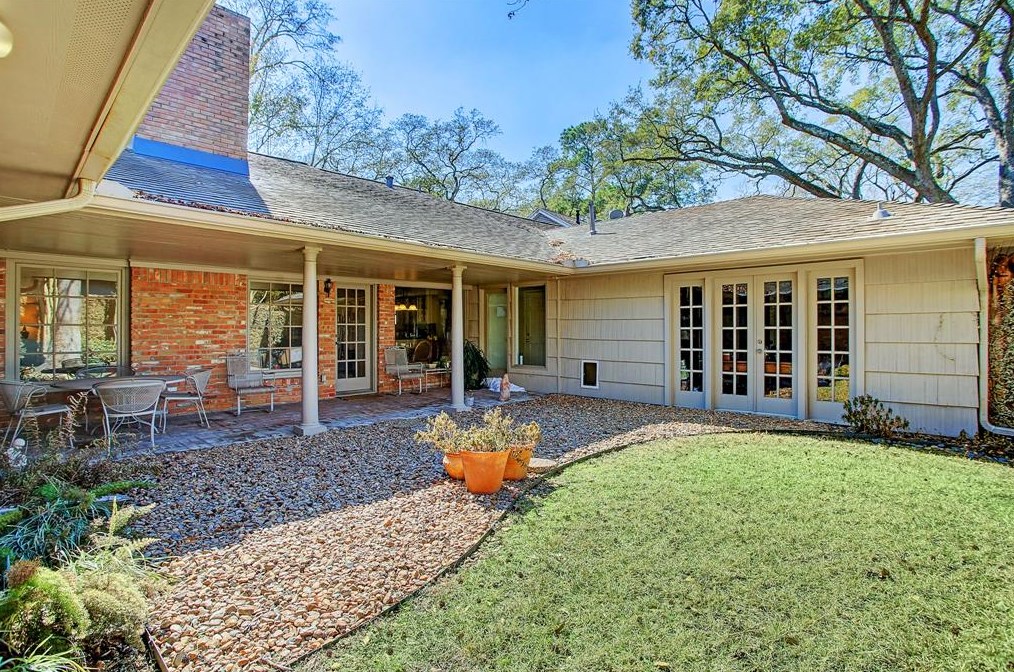 6236 Cedar Crk Dr, Houston TX  77042-2303 exterior