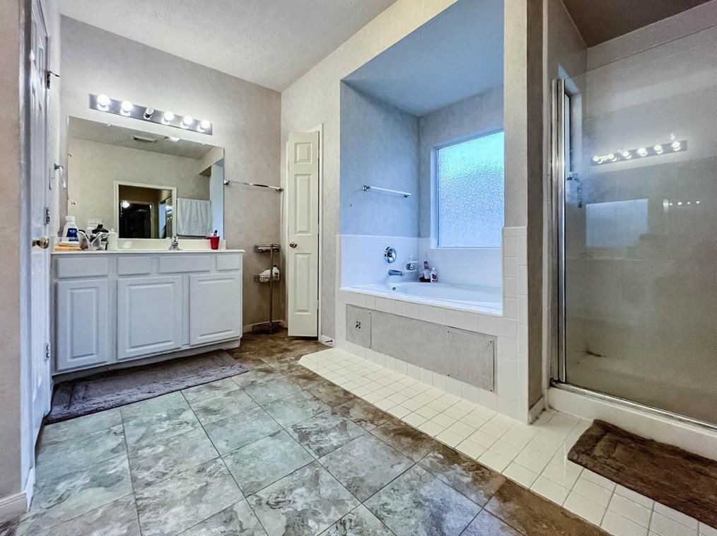 5018 Hearth Holw Ln, Sugar Land TX 77479-3857 exterior