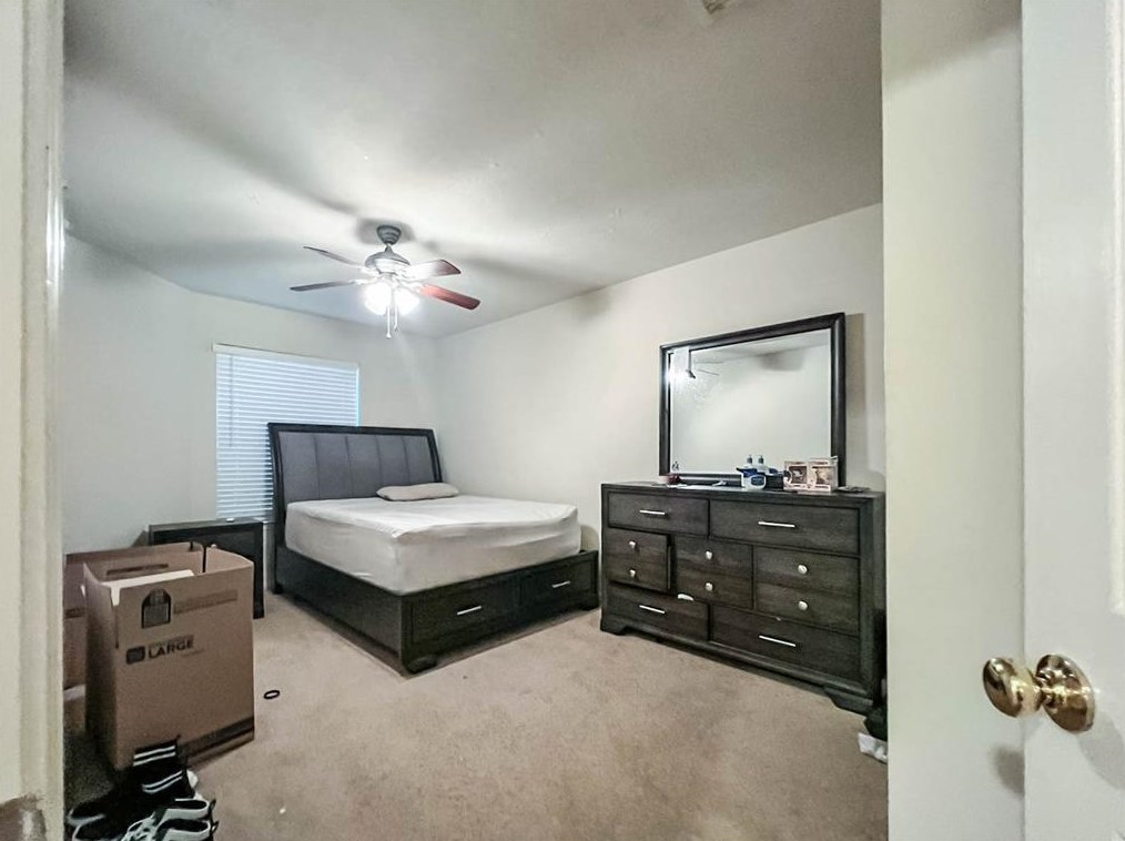 5018 Hearth Holw Ln, Sugar Land TX 77479-3857 exterior