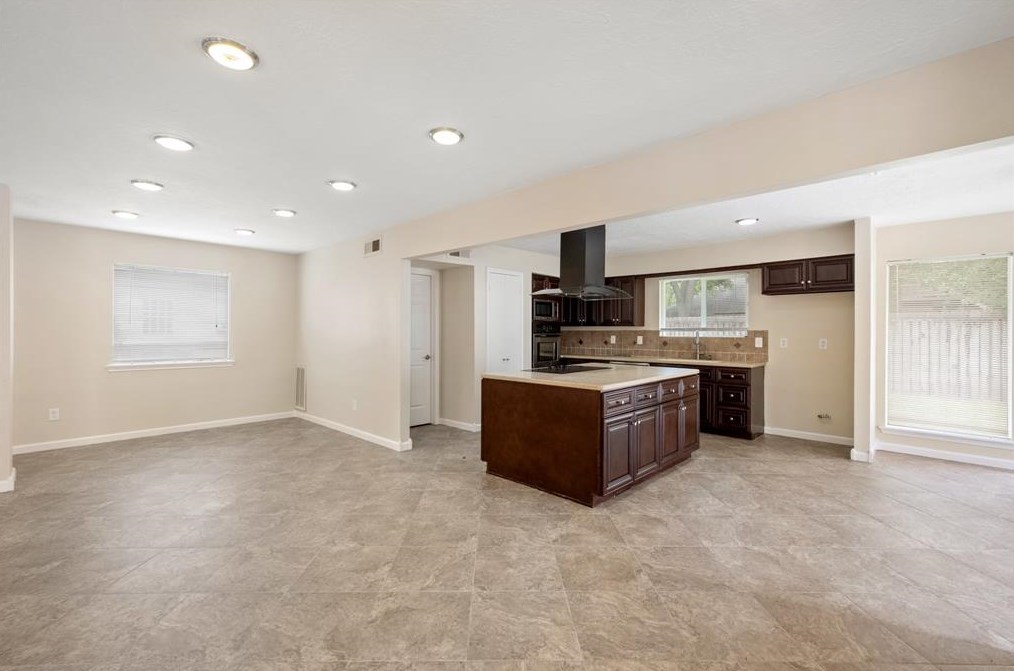 14126 Saddlebend Dr, Houston TX  77070-2547 exterior