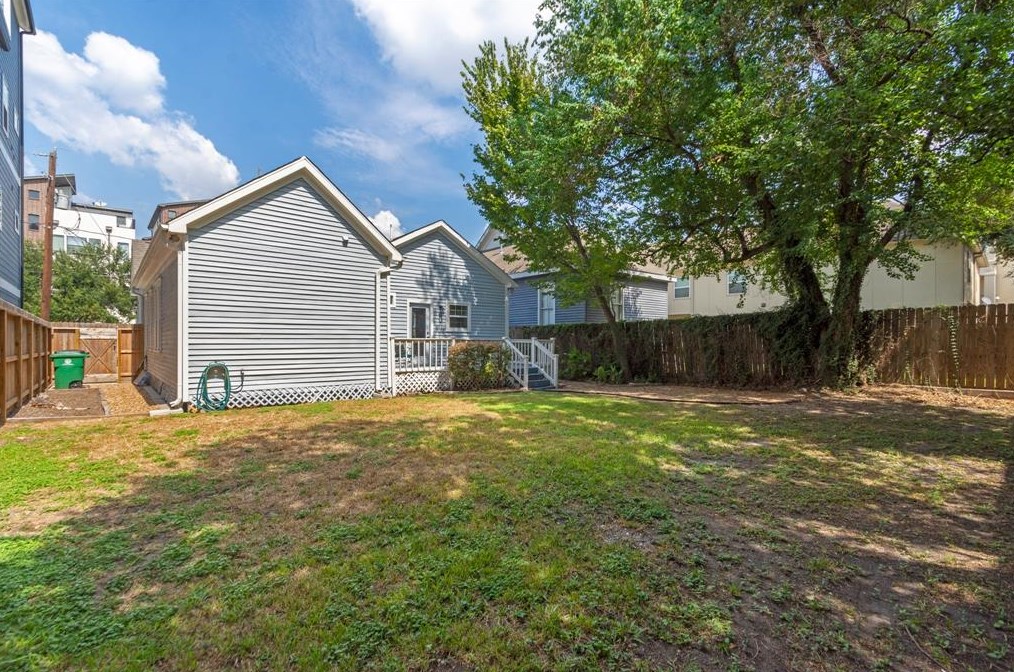 1615 Summer St, Houston TX  77007-4258 exterior