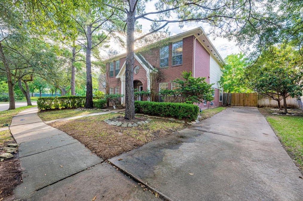 2222 Robinsons Fry, Sugar Land TX  77479-1367 exterior